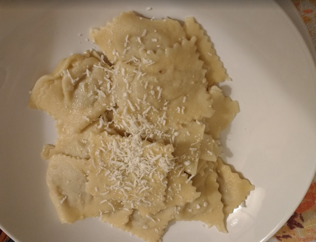 ravioli con ripieno di topinambur e nocciole